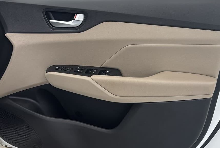 2019 Hyundai Verna 1.6 VTVT SX (O) AT, Petrol, Automatic, 65,916 km, Driver Side Door Panels Control
