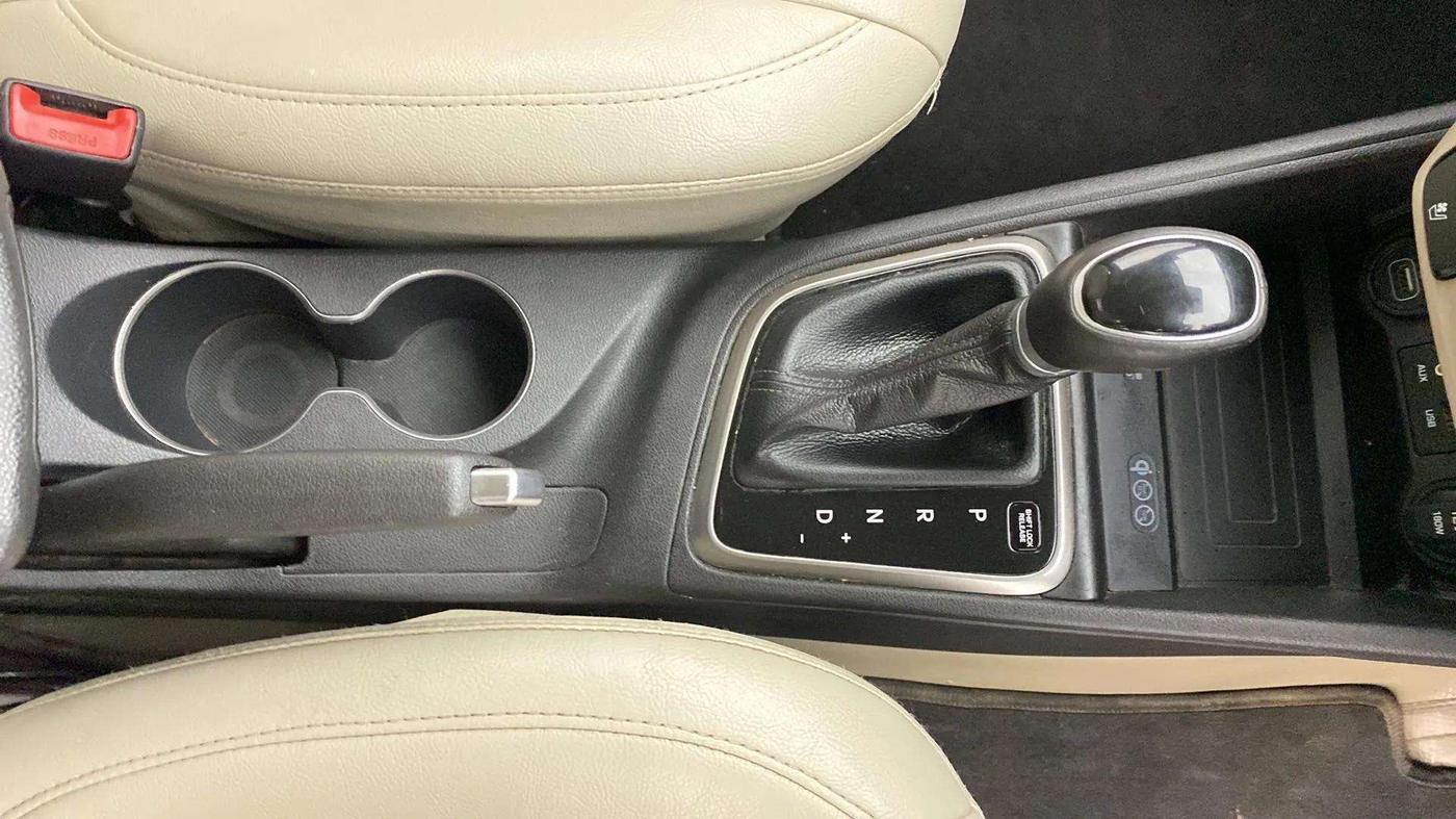 2019 Hyundai Verna 1.6 VTVT SX (O) AT, Petrol, Automatic, 65,916 km, Gear Lever