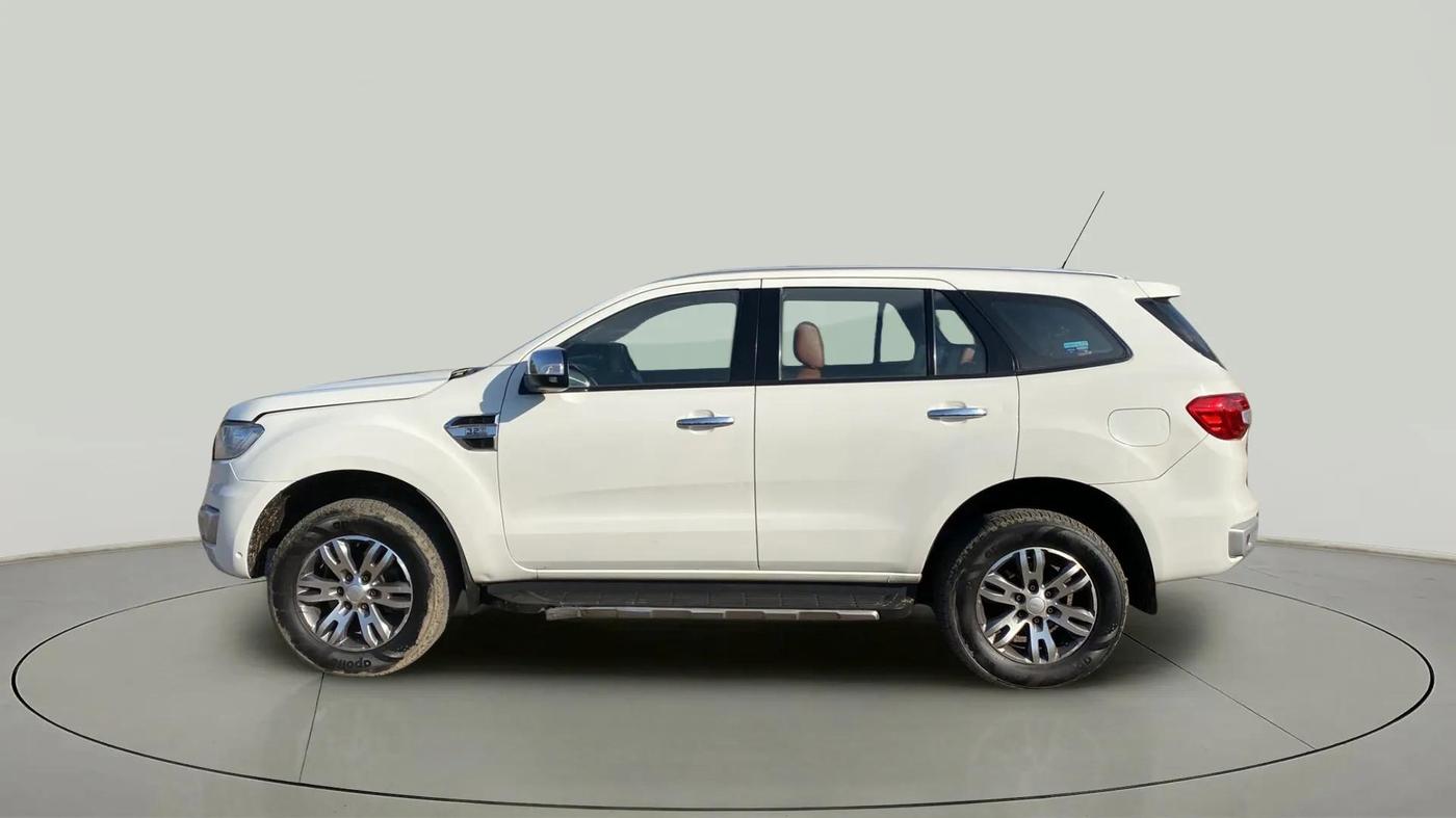 2017 Ford Endeavour TREND 3.2 4X4 AT, Diesel, Automatic, 1,04,349 km, Left Side