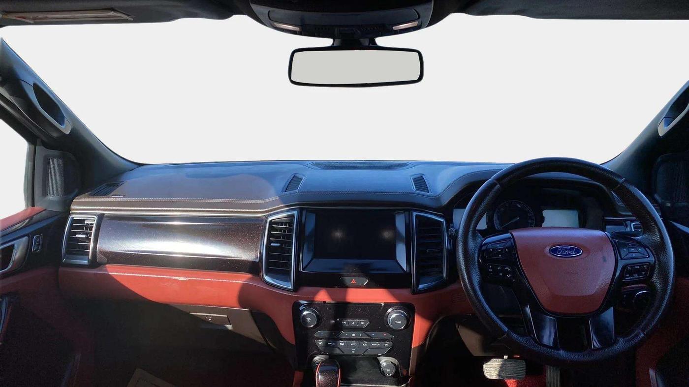 2017 Ford Endeavour TREND 3.2 4X4 AT, Diesel, Automatic, 1,04,349 km, Dashboard