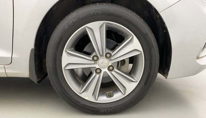 2018 Hyundai Verna 1.6 VTVT SX, Petrol, Manual, 8,080 km, Right Front Wheel