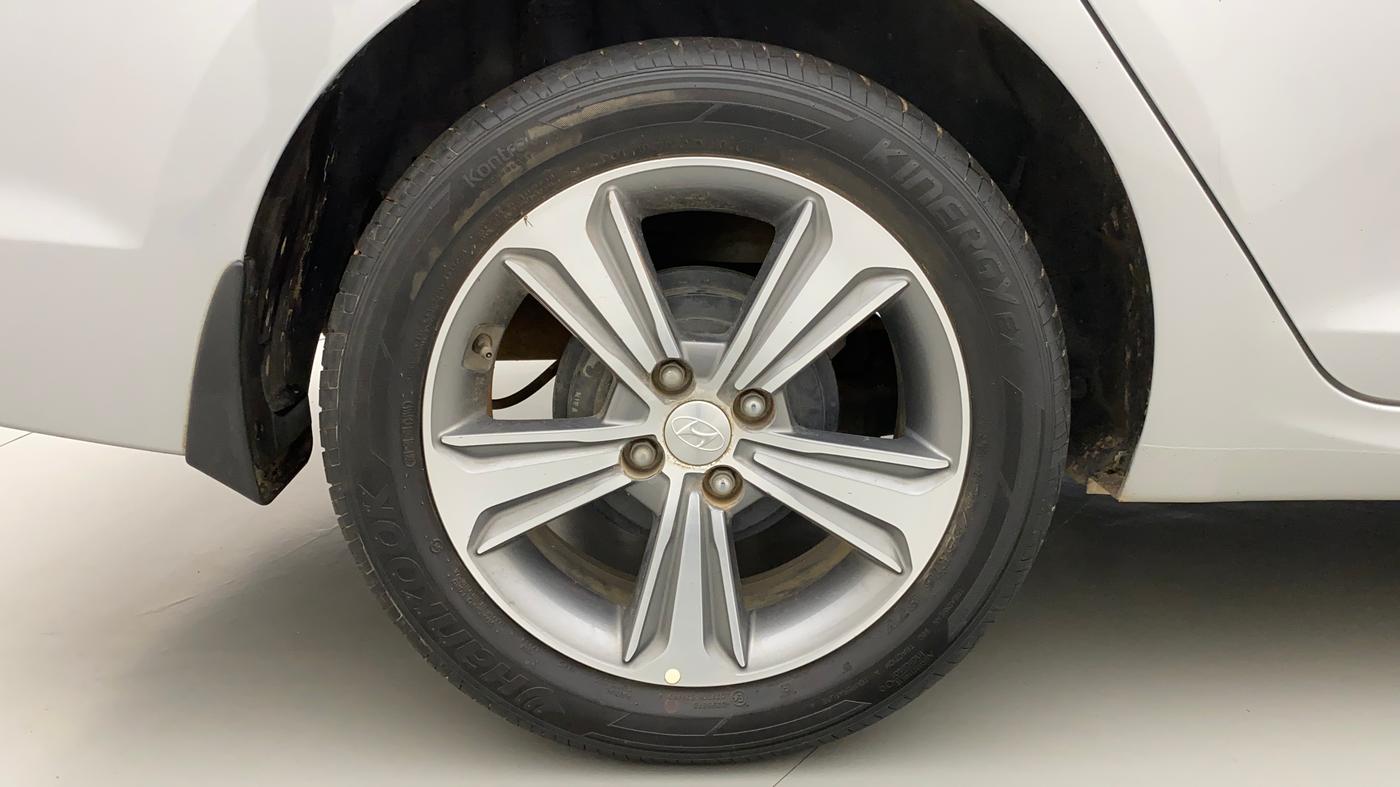 2018 Hyundai Verna 1.6 VTVT SX, Petrol, Manual, 8,080 km, Right Rear Wheel