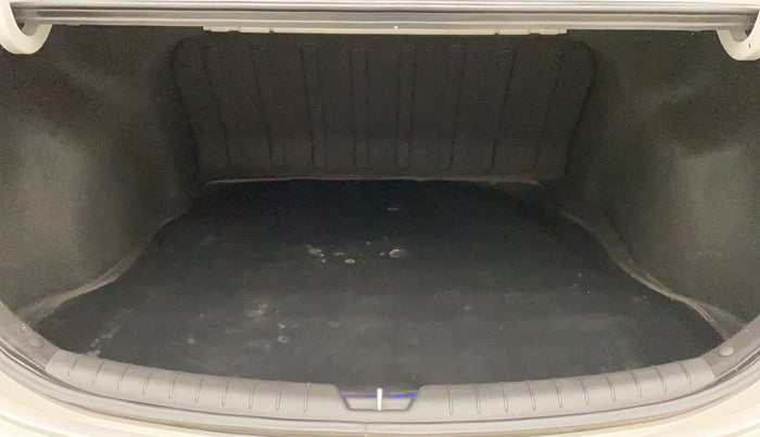 2018 Hyundai Verna 1.6 VTVT SX, Petrol, Manual, 8,080 km, Boot Inside