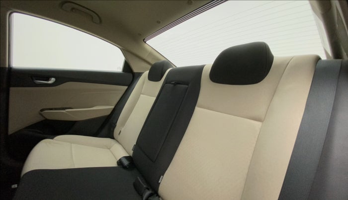 2018 Hyundai Verna 1.6 VTVT SX, Petrol, Manual, 8,080 km, Right Side Rear Door Cabin