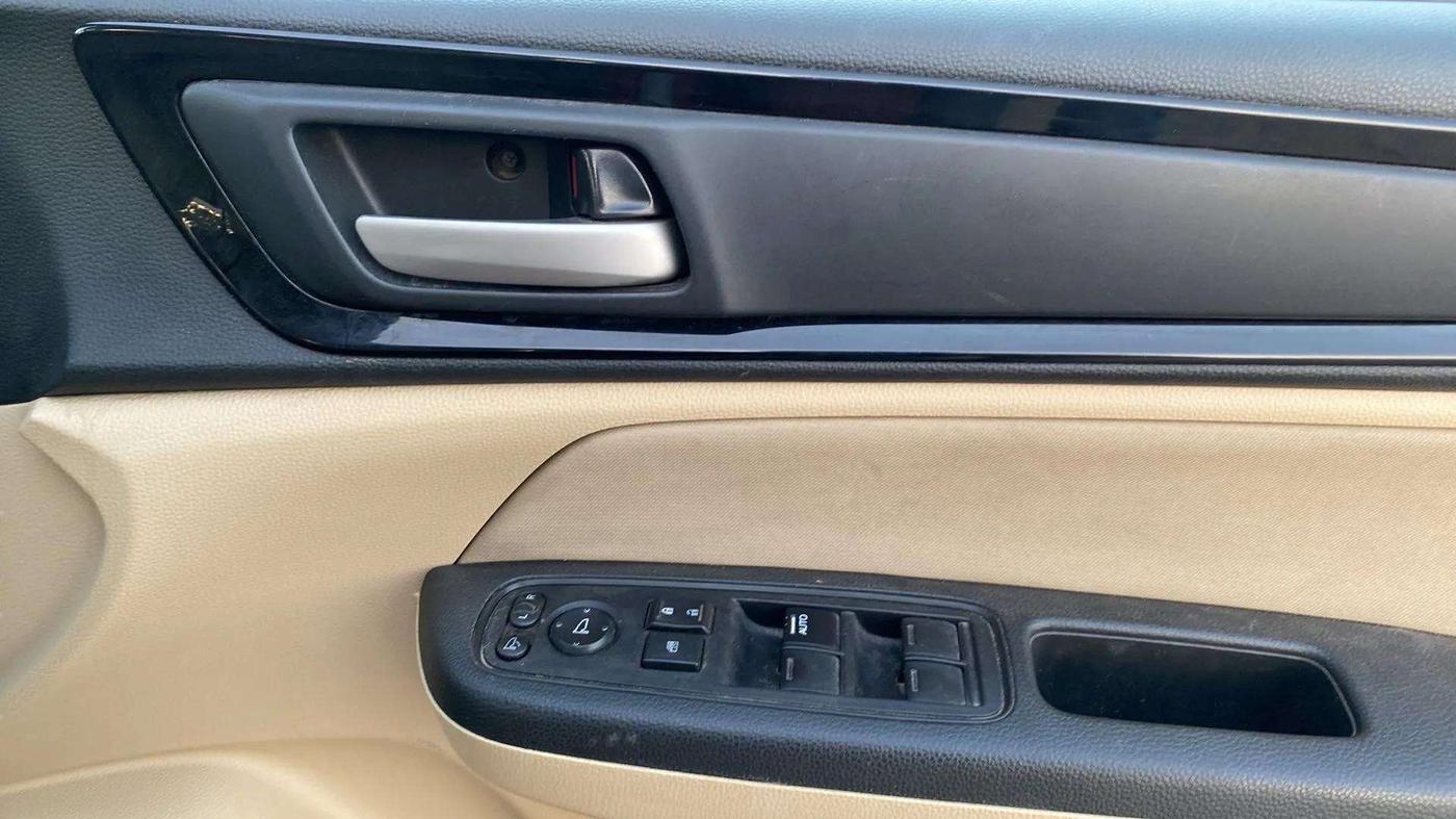 2020 Honda Amaze 1.2L I-VTEC S, Petrol, Manual, 93,420 km, Driver Side Door Panels Control