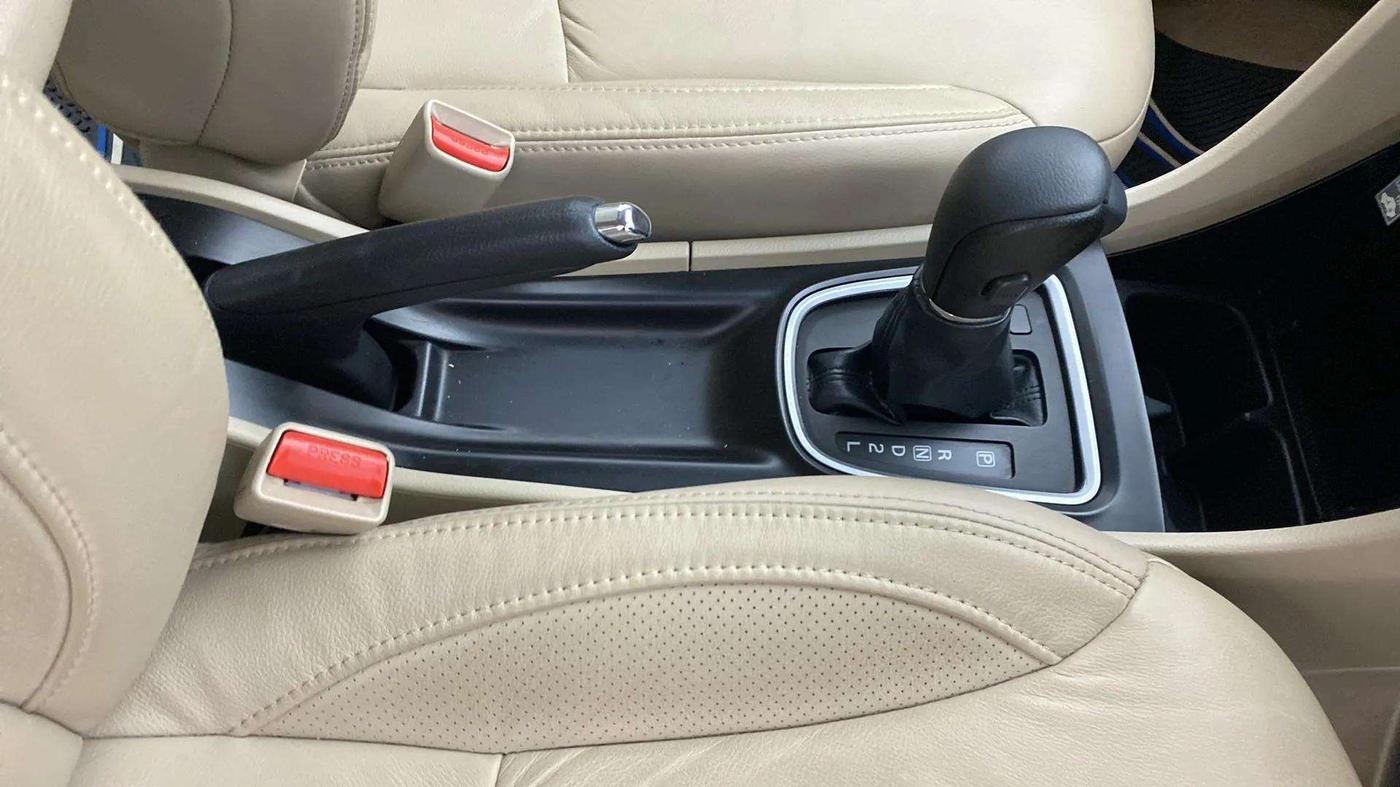 2019 Maruti Ciaz ALPHA  AT 1.5 SHVS PETROL, Petrol, Automatic, 11,218 km, Gear Lever