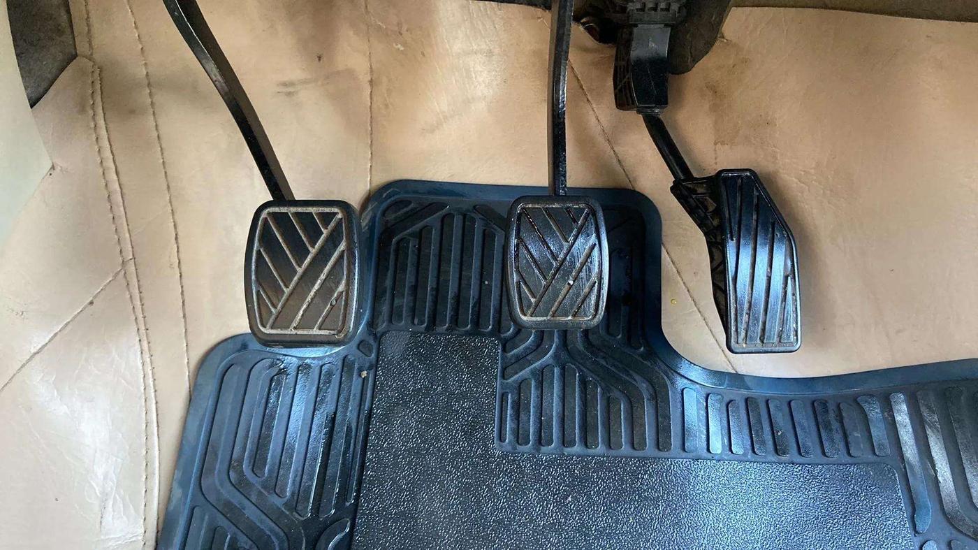 2022 Maruti Dzire ZXI CNG, CNG, Manual, 73,454 km, Pedals