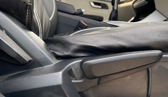 2021 Tata ALTROZ XZ PLUS I-TURBO PETROL, Petrol, Manual, 53,853 km, Driver Side Adjustment Panel