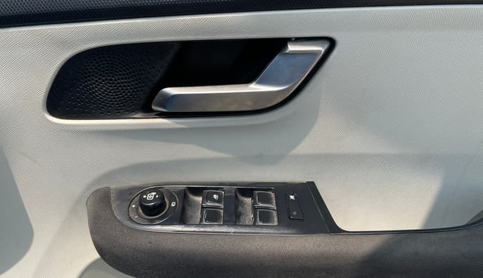2021 Tata ALTROZ XZ PLUS I-TURBO PETROL, Petrol, Manual, 53,853 km, Driver Side Door Panels Control