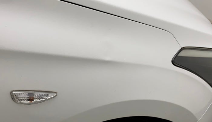 2015 Hyundai Elite i20 MAGNA 1.4 CRDI, Diesel, Manual, 88,480 km, Right fender - Slightly dented