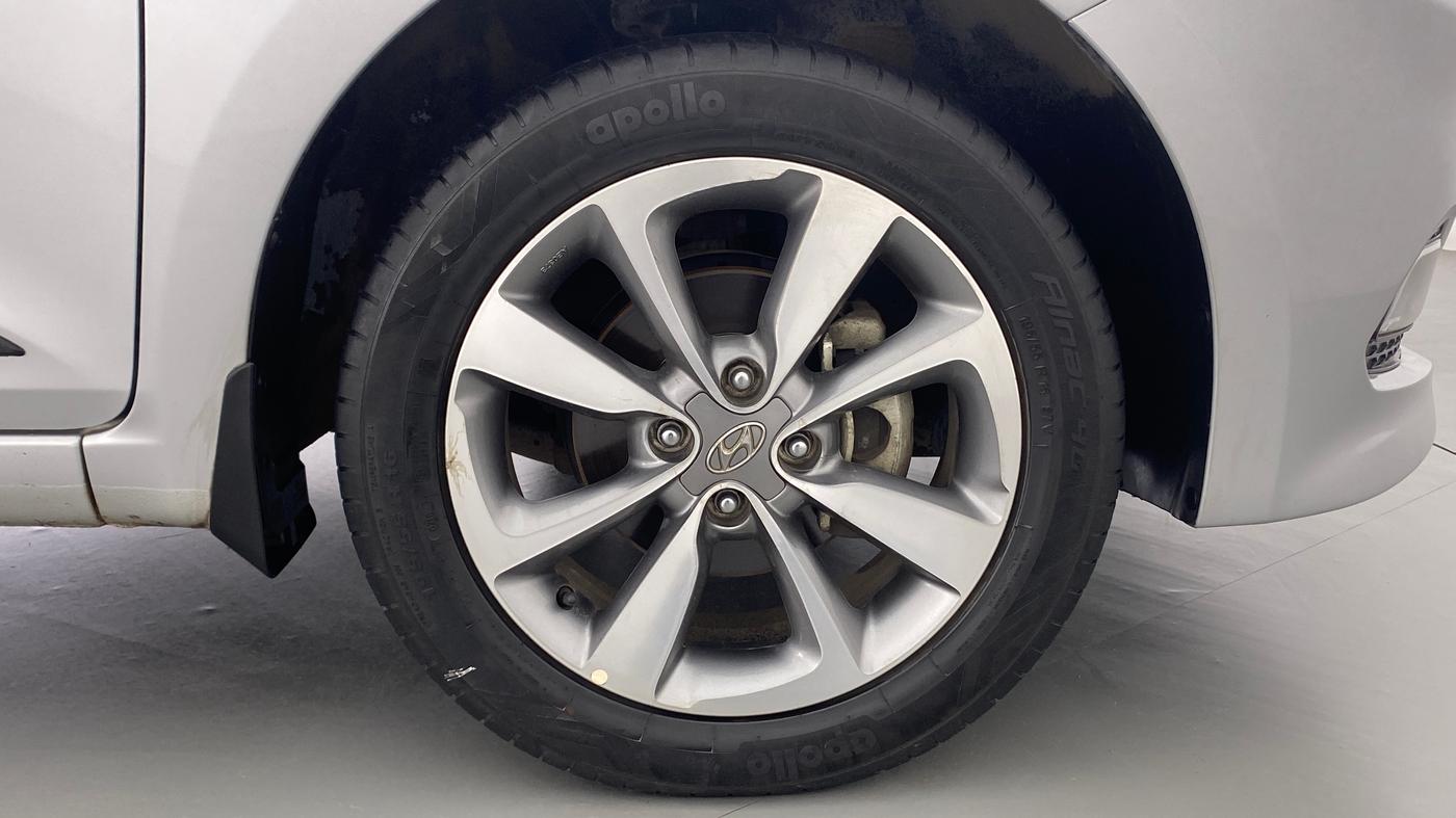 2016 Hyundai Elite i20 ASTA 1.2 (O), Petrol, Manual, 29,066 km, Right Front Wheel