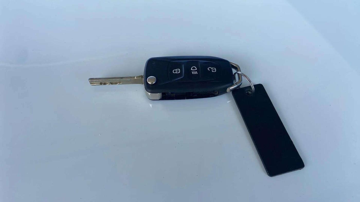 2022 Tata ALTROZ XM PLUS PETROL, Petrol, Manual, 19,188 km, Key Close Up