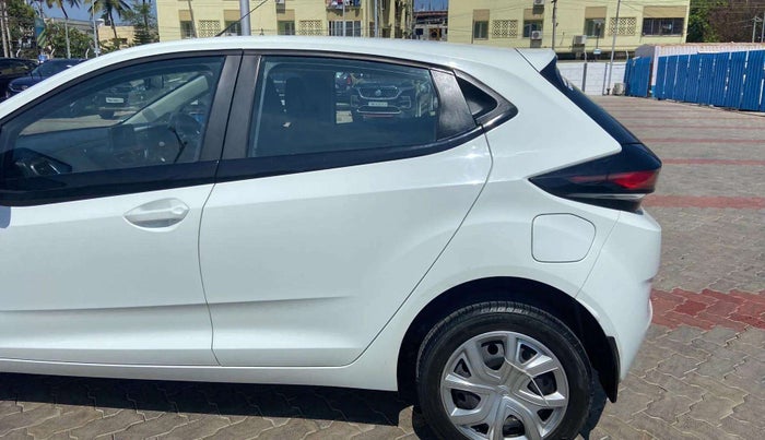 2022 Tata ALTROZ XM PLUS PETROL, Petrol, Manual, 19,188 km, Right rear door - Slightly dented