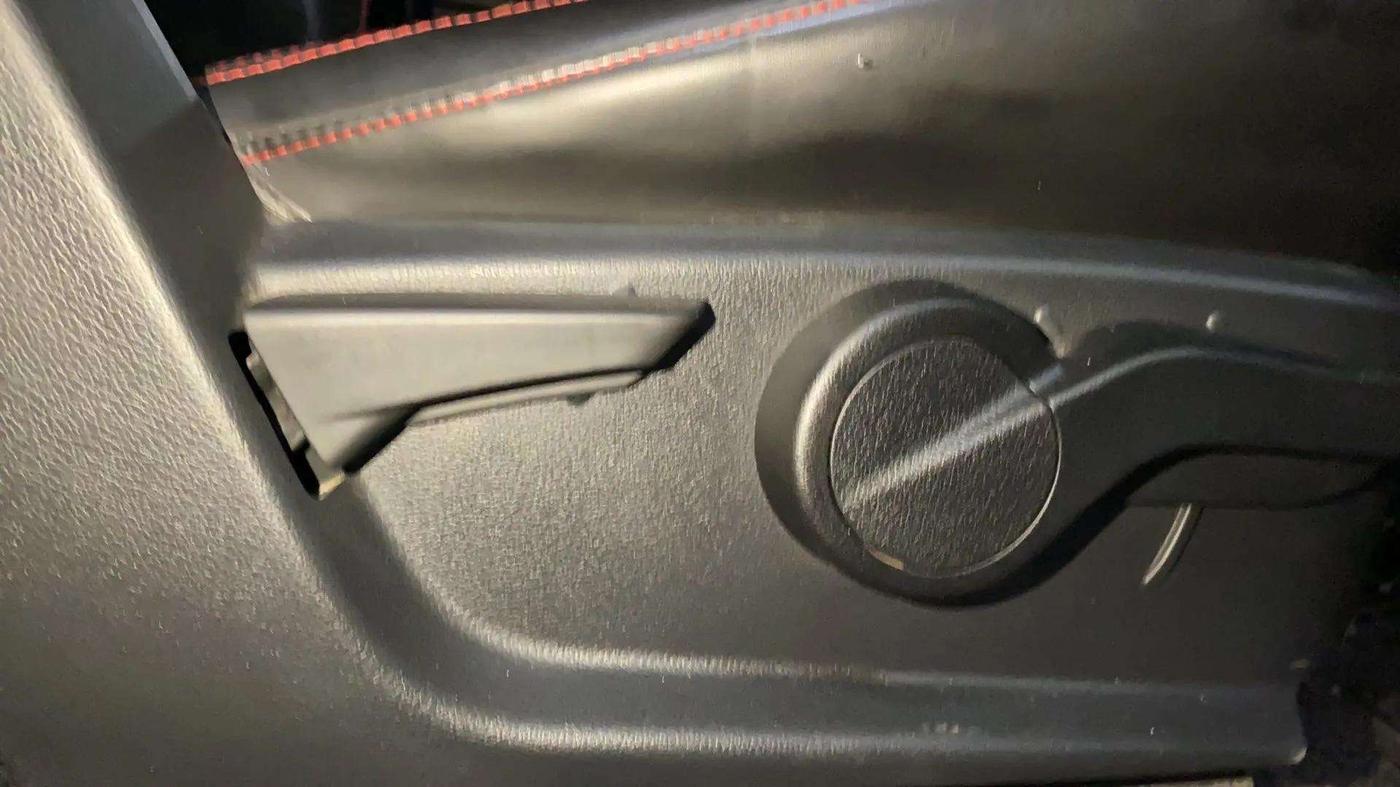 2021 Mahindra Thar LX PETROL HT 4WD AT, Petrol, Automatic, 29,971 km, Driver Side Adjustment Panel