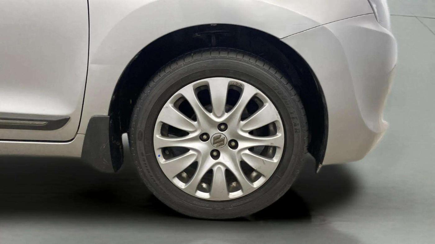 2016 Maruti Baleno ALPHA PETROL 1.2, Petrol, Manual, 42,496 km, Right Front Wheel