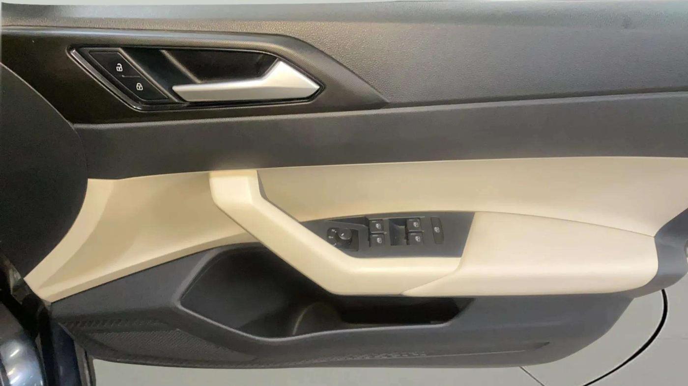 2022 Volkswagen VIRTUS COMFORTLINE TSI 1.0 MT, Petrol, Manual, 26,800 km, Driver Side Door Panels Control