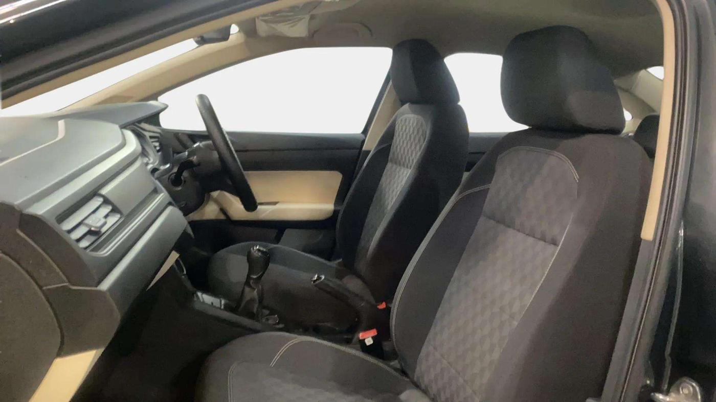 2022 Volkswagen VIRTUS COMFORTLINE TSI 1.0 MT, Petrol, Manual, 26,800 km, Right Side Front Door Cabin
