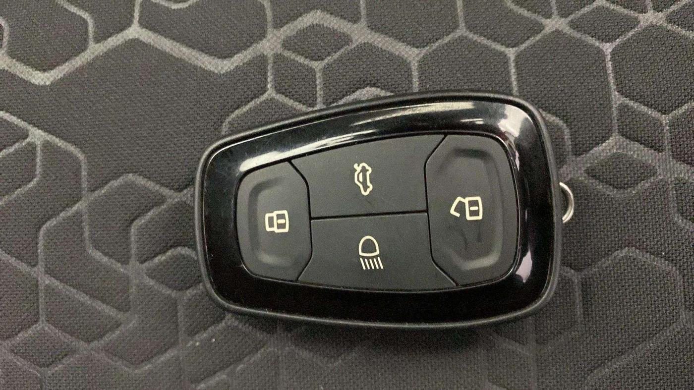 2022 Tata ALTROZ XZ PETROL, Petrol, Manual, 13,006 km, Key Close Up