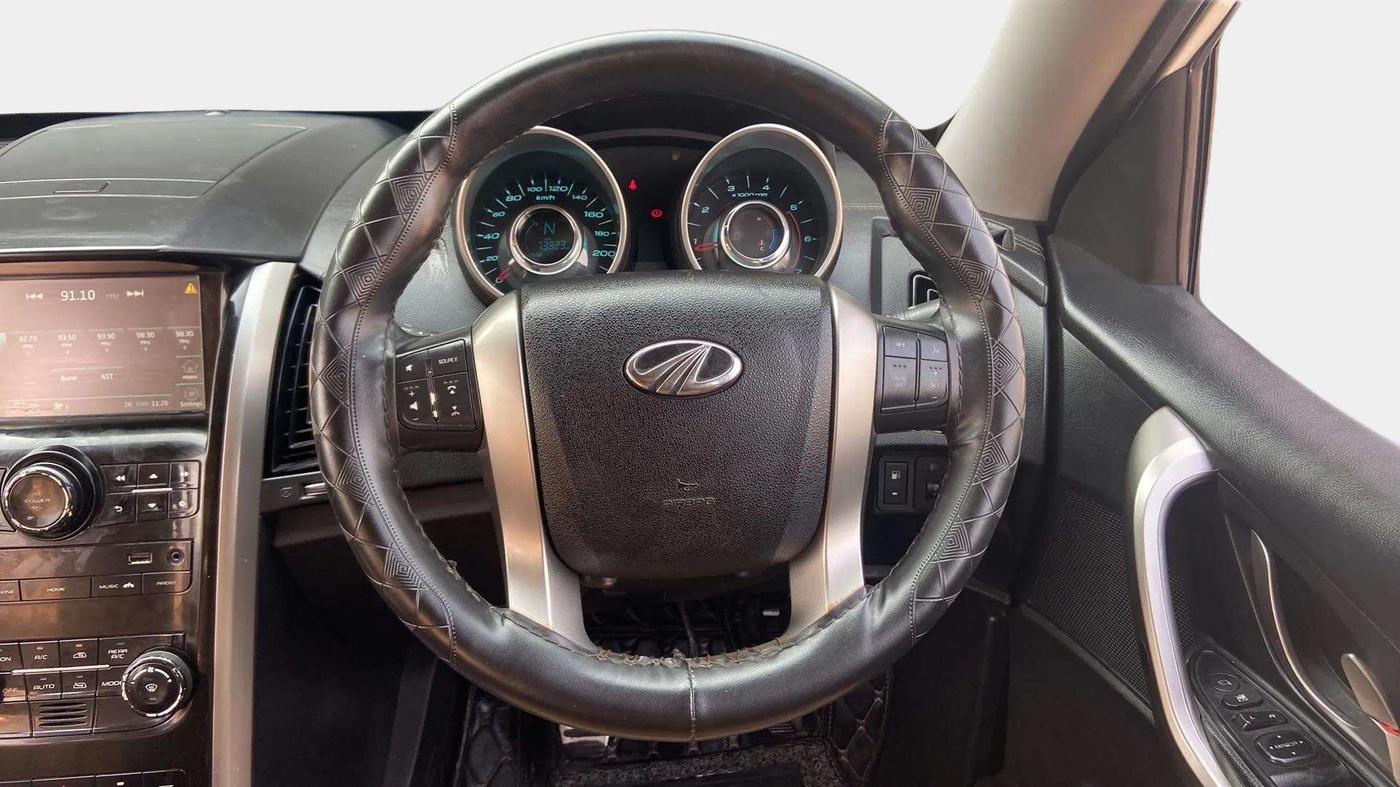 2019 Mahindra XUV500 W11(O), Diesel, Manual, 74,141 km, Steering Wheel Close Up