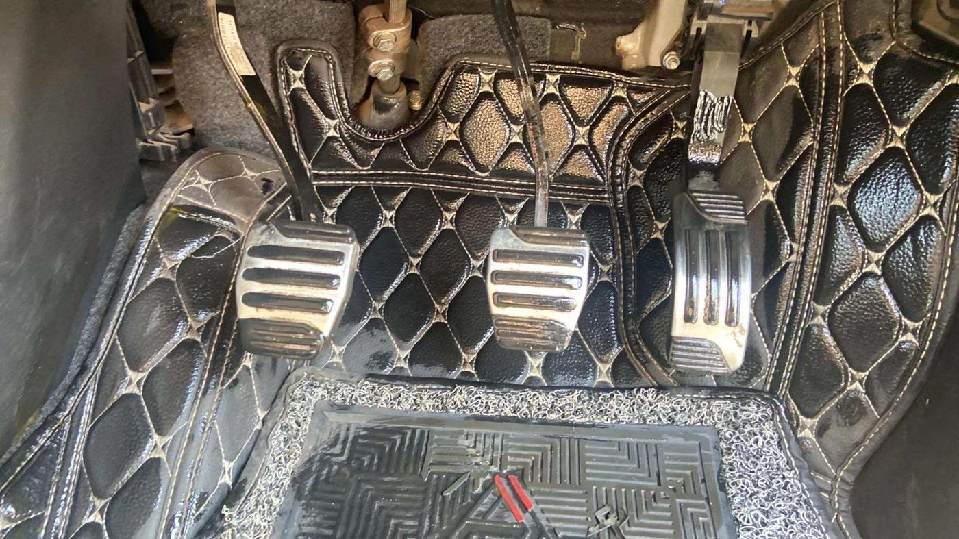 2019 Mahindra XUV500 W11(O), Diesel, Manual, 74,141 km, Pedals