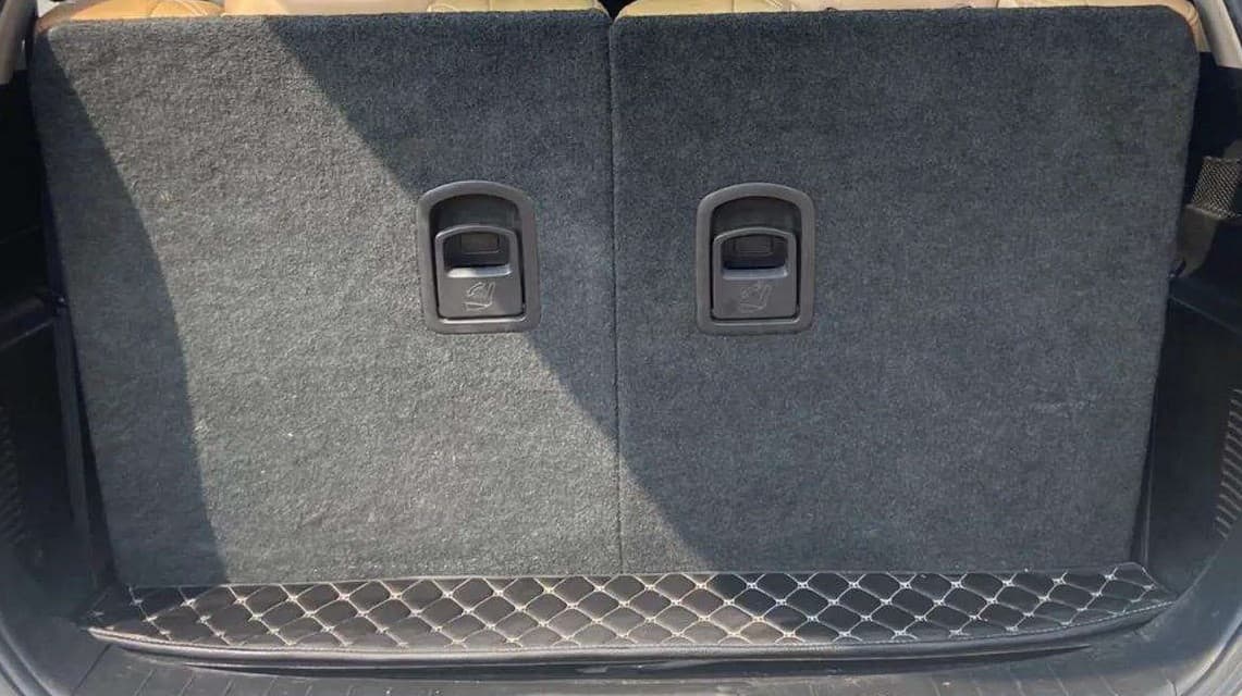 2019 Mahindra XUV500 W11(O), Diesel, Manual, 74,141 km, Boot Inside