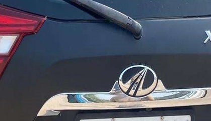 2019 Mahindra XUV500 W11(O), Diesel, Manual, 73,915 km, Dicky (Boot door) - Graphic sticker