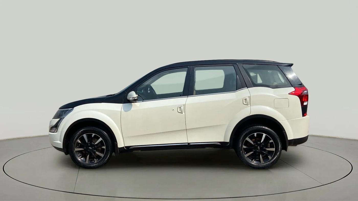 2019 Mahindra XUV500 W11(O), Diesel, Manual, 74,141 km, Left Side