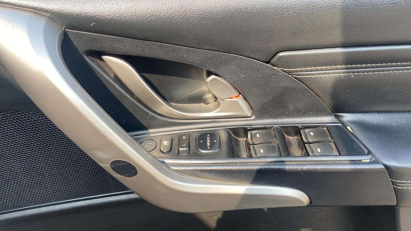 2019 Mahindra XUV500 W11(O), Diesel, Manual, 74,141 km, Driver Side Door Panels Control