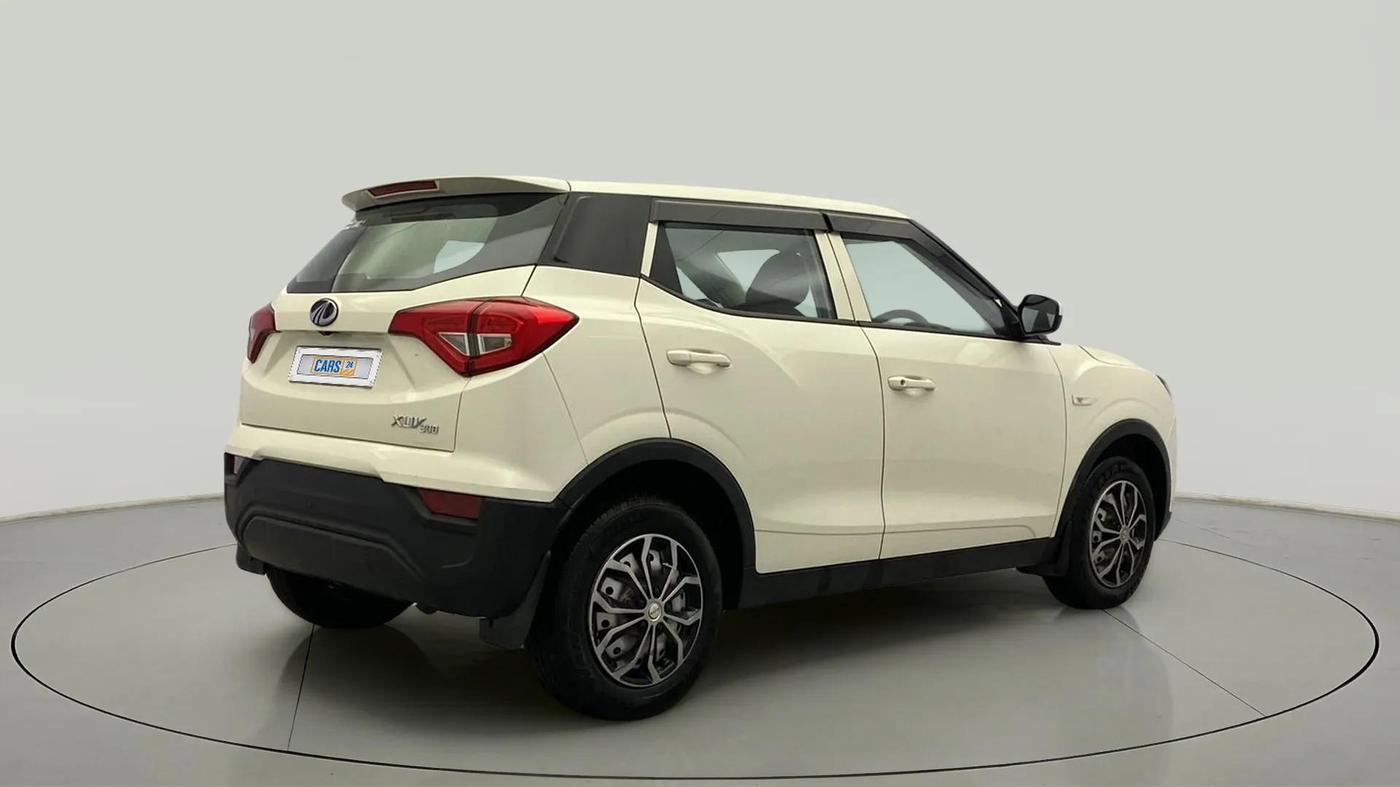 2022 Mahindra XUV300 W4 1.5 DIESEL, Diesel, Manual, 28,220 km, Right Back Diagonal