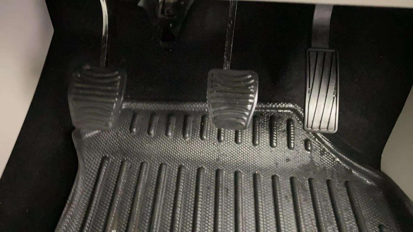 2022 Mahindra XUV300 W4 1.5 DIESEL, Diesel, Manual, 28,220 km, Pedals