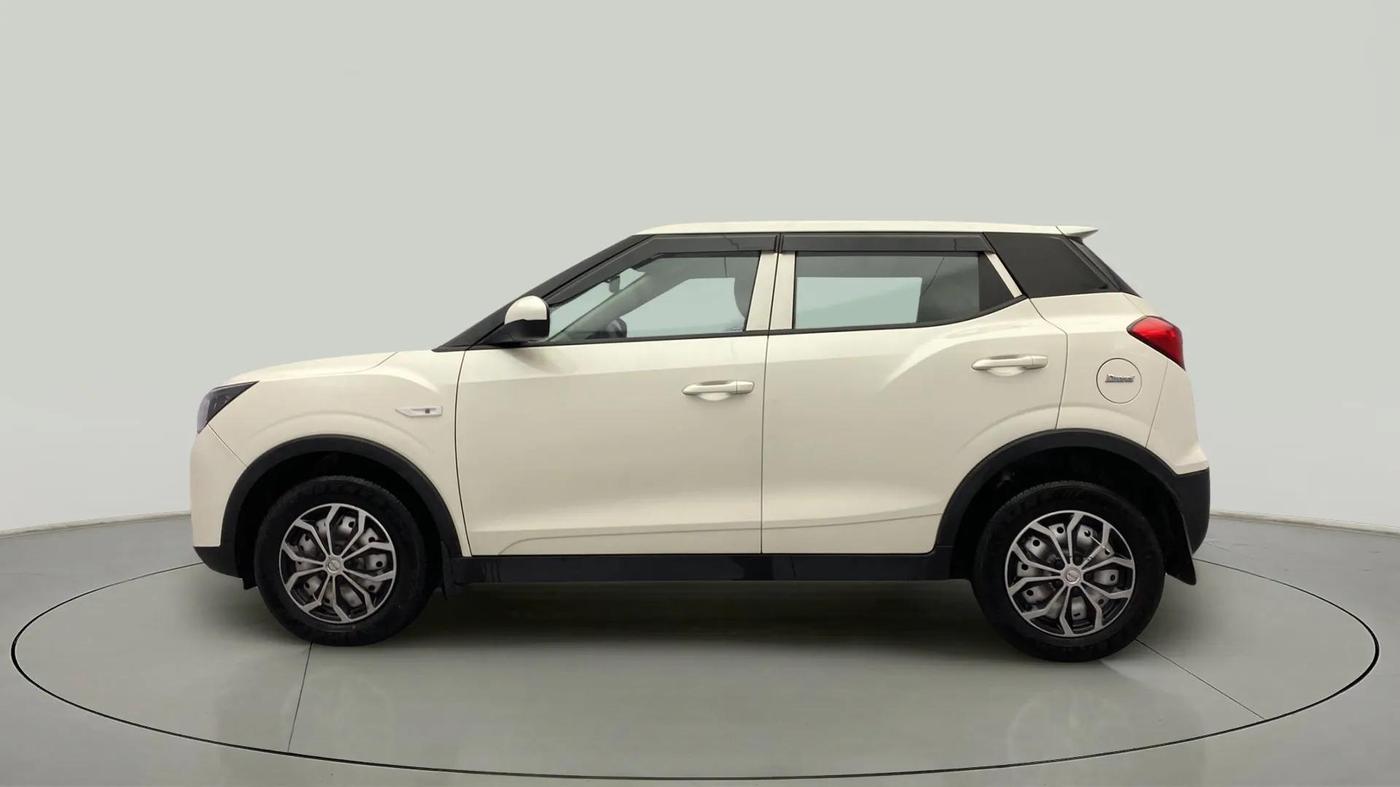 2022 Mahindra XUV300 W4 1.5 DIESEL, Diesel, Manual, 28,220 km, Left Side