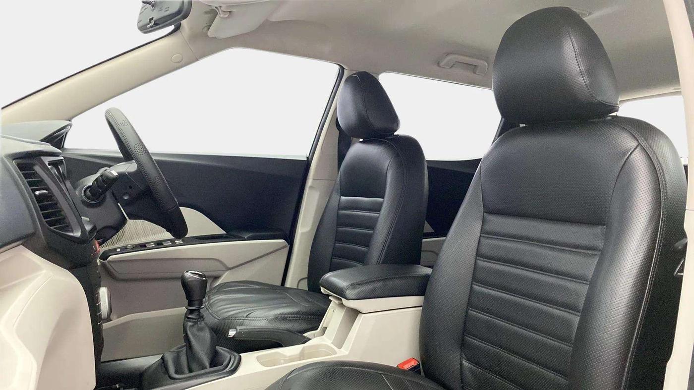 2022 Mahindra XUV300 W4 1.5 DIESEL, Diesel, Manual, 28,220 km, Right Side Front Door Cabin