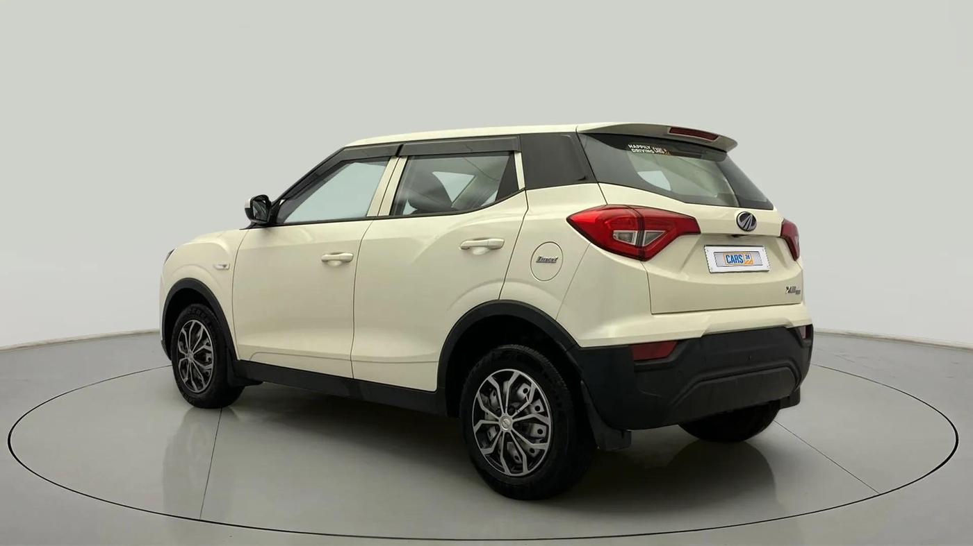 2022 Mahindra XUV300 W4 1.5 DIESEL, Diesel, Manual, 28,220 km, Left Back Diagonal