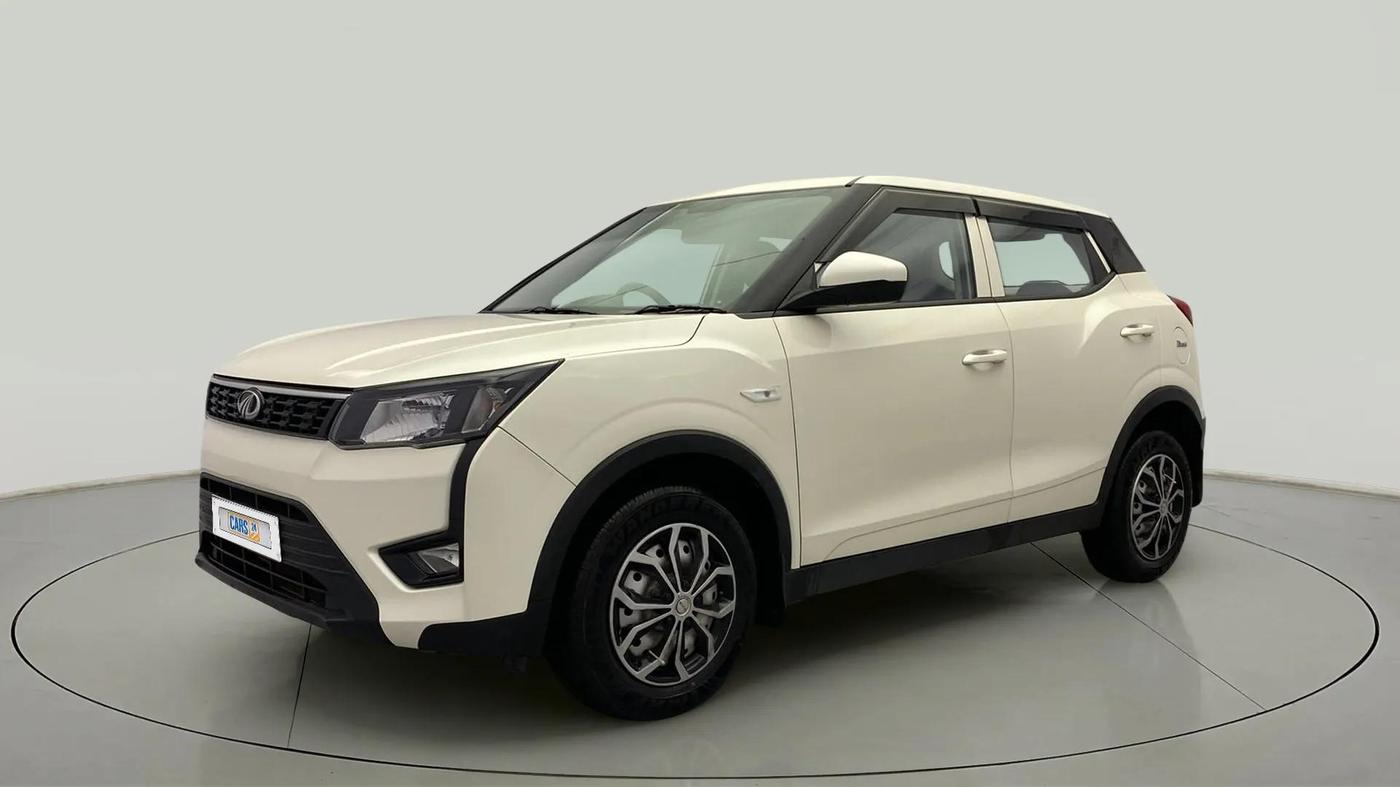 2022 Mahindra XUV300 W4 1.5 DIESEL, Diesel, Manual, 28,220 km, Left Front Diagonal