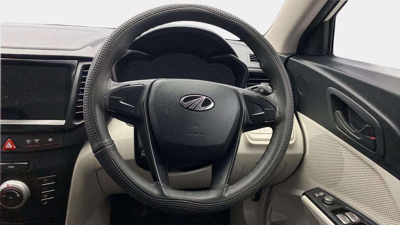 2022 Mahindra XUV300 W4 1.5 DIESEL, Diesel, Manual, 28,220 km, Steering Wheel Close Up
