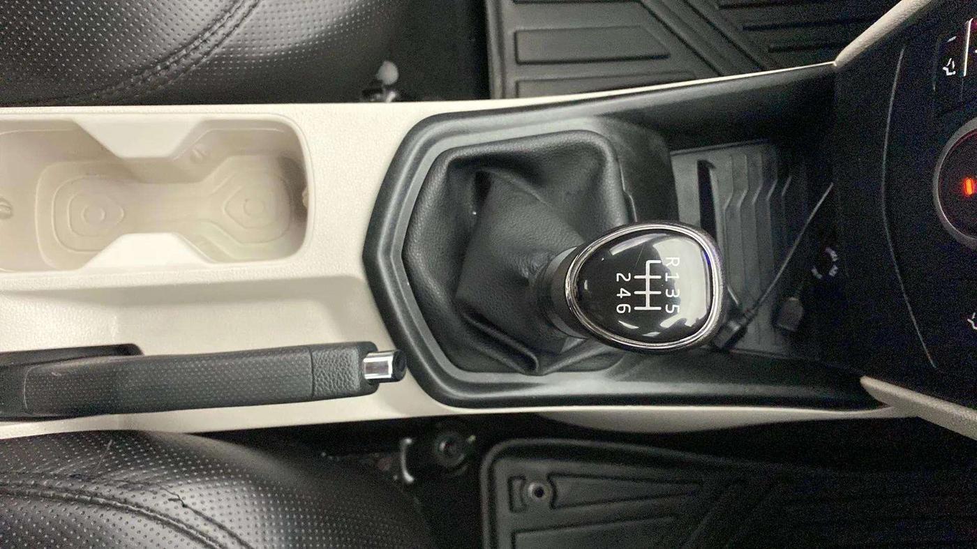 2022 Mahindra XUV300 W4 1.5 DIESEL, Diesel, Manual, 28,220 km, Gear Lever