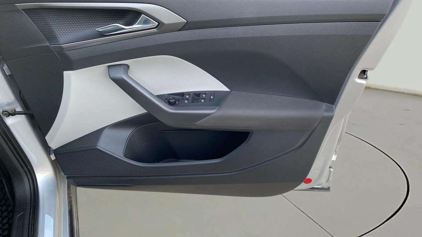 2022 Skoda KUSHAQ AMBITION 1.0L TSI MT, Petrol, Manual, 25,095 km, Driver Side Door Panels Control