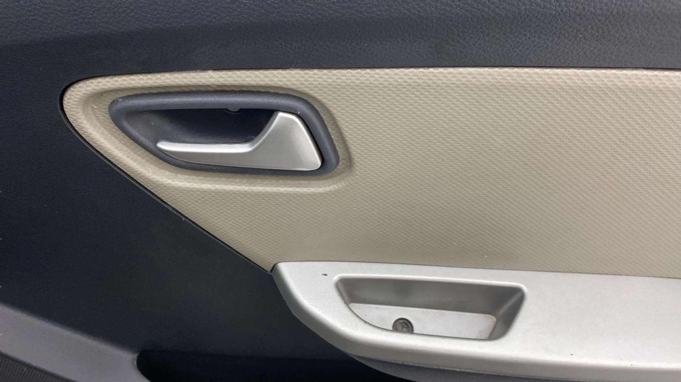 2016 Maruti Alto K10 VXI AMT, Petrol, Automatic, 52,931 km, Driver Side Door Panels Control