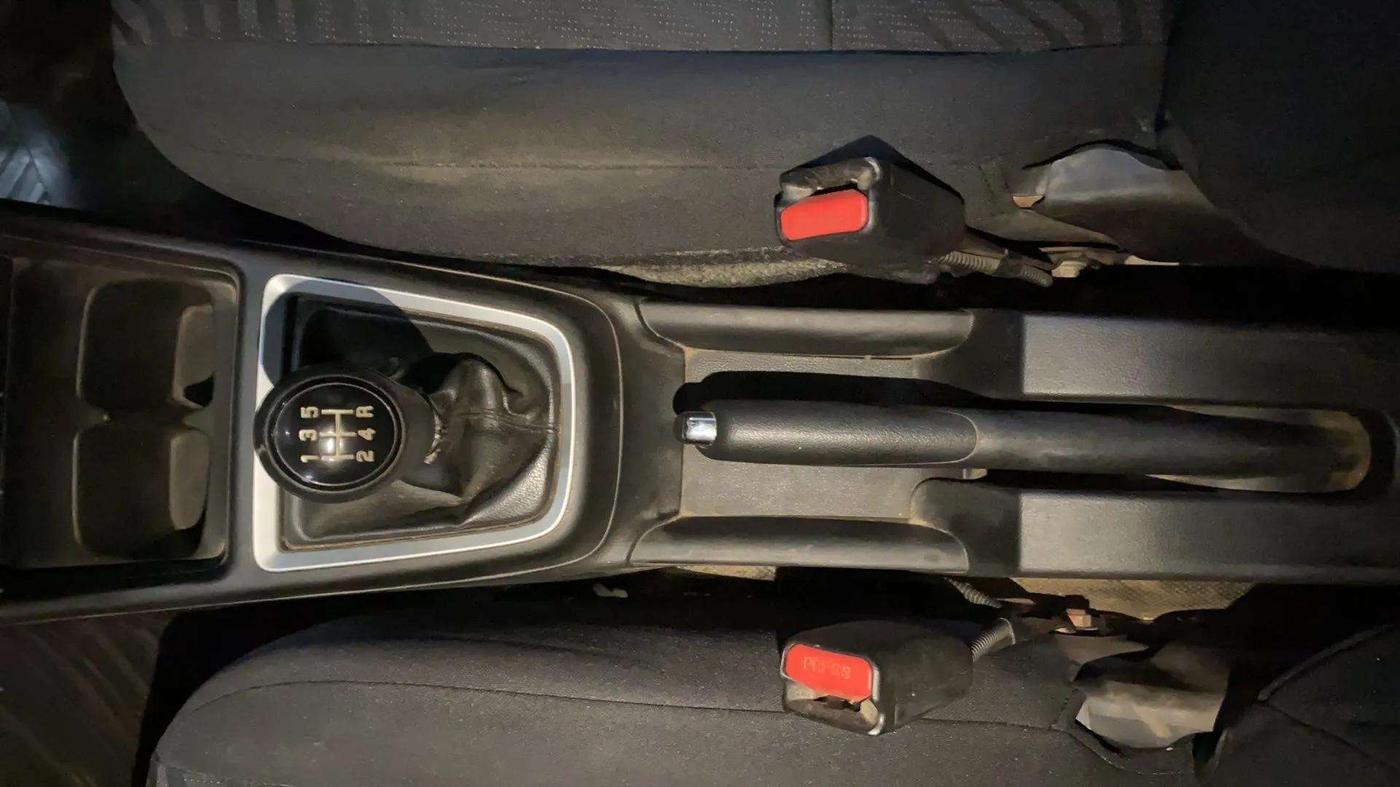 2019 Maruti Swift VXI, Petrol, Manual, 70,868 km, Gear Lever