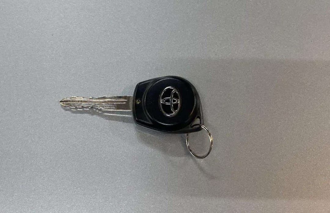 2022 Toyota Glanza E, Petrol, Manual, 43,813 km, Key Close Up