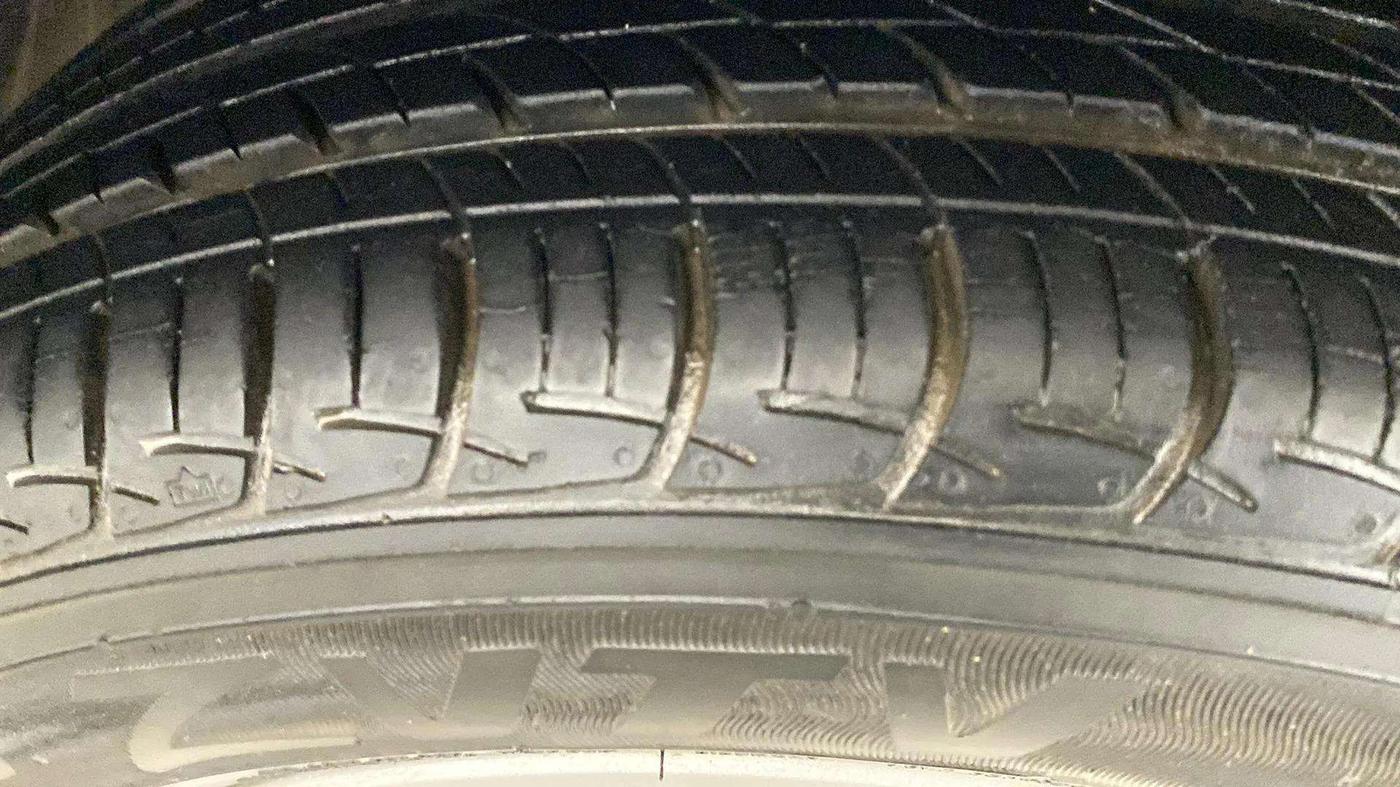 2015 Maruti Swift Dzire ZXI, Petrol, Manual, 4,831 km, Left Front Tyre Tread