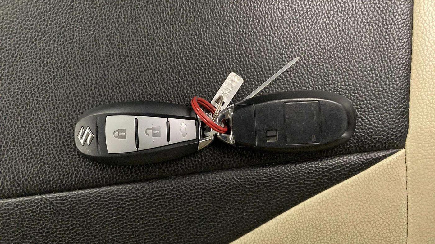 2015 Maruti Swift Dzire ZXI, Petrol, Manual, 4,831 km, Key Close Up