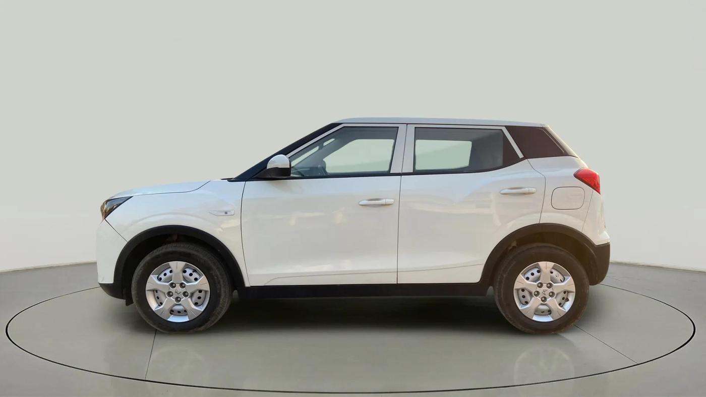 2023 Mahindra XUV300 W4 1.2 PETROL, Petrol, Manual, 11,243 km, Left Side