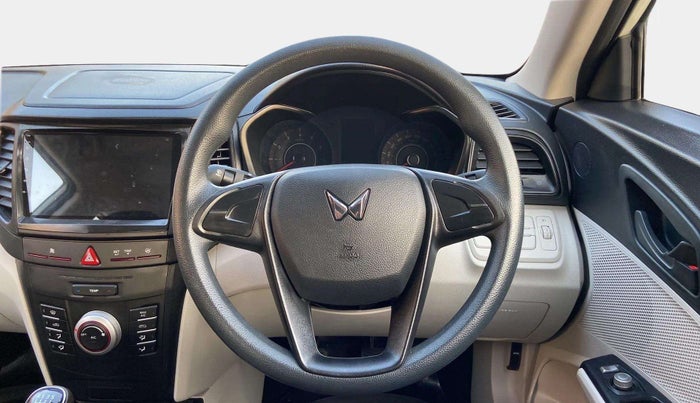 2023 Mahindra XUV300 W4 1.2 PETROL, Petrol, Manual, 11,243 km, Steering Wheel Close Up