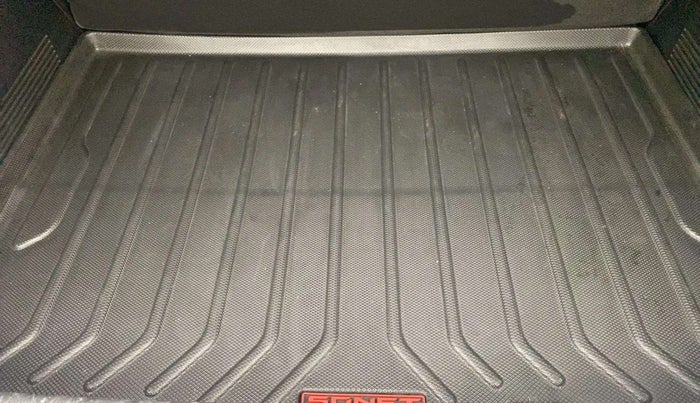 2022 KIA SONET HTK PLUS 1.0 IMT, Petrol, Manual, 38,932 km, Boot Inside