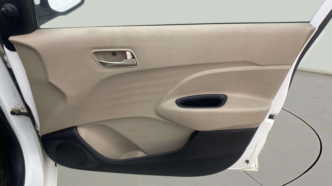 2018 Hyundai NEW SANTRO MAGNA CNG, CNG, Manual, 70,660 km, Driver Side Door Panels Control
