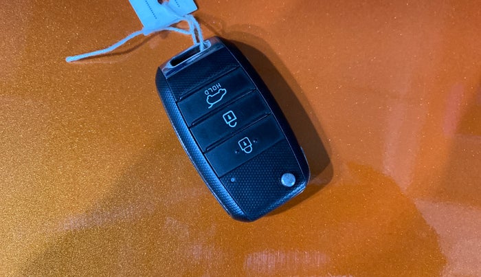 2022 KIA SONET HTK PLUS 1.2, Petrol, Manual, 66,706 km, Key Close Up