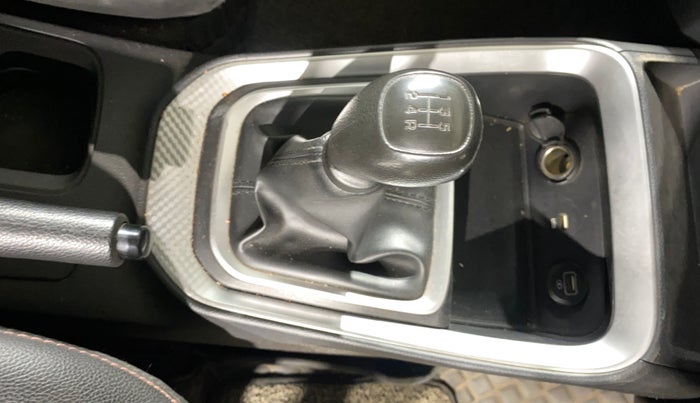 2022 KIA SONET HTK PLUS 1.2, Petrol, Manual, 66,706 km, Gear Lever