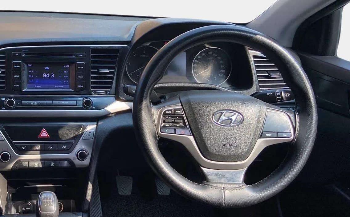 2018 Hyundai New Elantra 1.6 S MT DIESEL, Diesel, Manual, 1,16,143 km, Steering Wheel Close Up