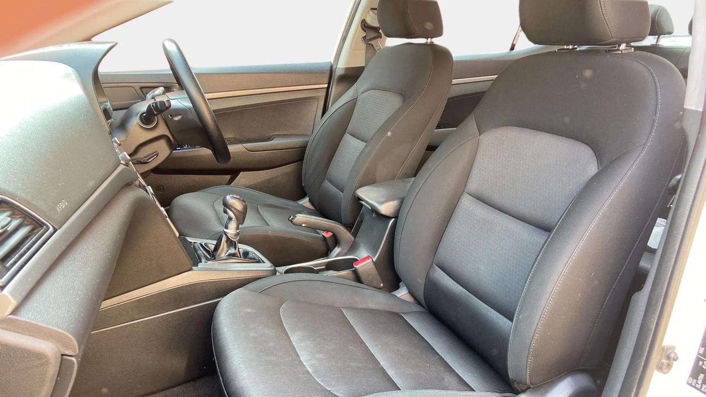 2018 Hyundai New Elantra 1.6 S MT DIESEL, Diesel, Manual, 1,16,143 km, Right Side Front Door Cabin